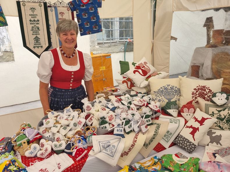 Maria Gstöttner Kunsthandwerk.jpg Maria Gstöttner Kunsthandwerk.jpg