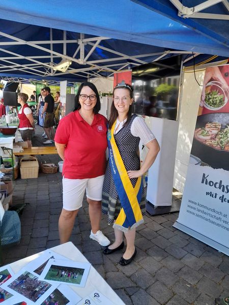 Andrea&Theresa.jpg Andrea&Theresa.jpg