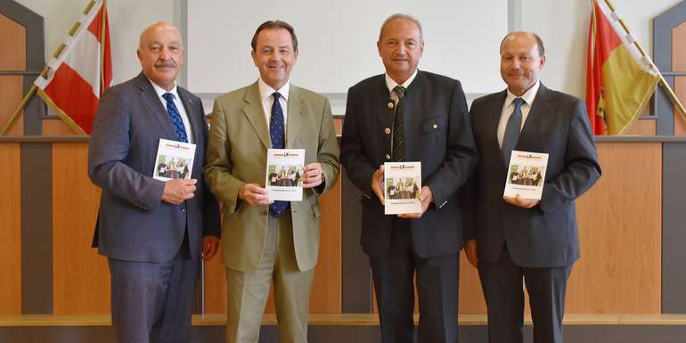 (c) Kaiser_Präsidium Vollversammlung LK Burgenland 20220629.jpg © Kaiser/LK Burgenland (c) Kaiser_Präsidium Vollversammlung LK Burgenland 20220629.jpg © Kaiser/LK Burgenland