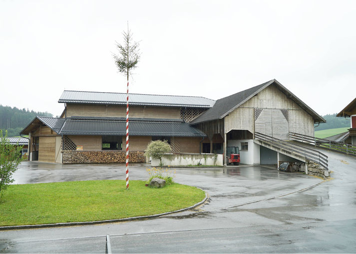 Täglich eine Runde im Karussell.jpg © Kronreif Täglich eine Runde im Karussell.jpg © Kronreif