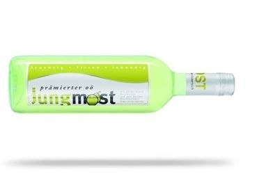 Jungmostflasche.jpg © BRANDANDFRIENDS