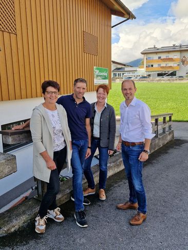 bezirksbesuch 1.jpg bezirksbesuch 1.jpg