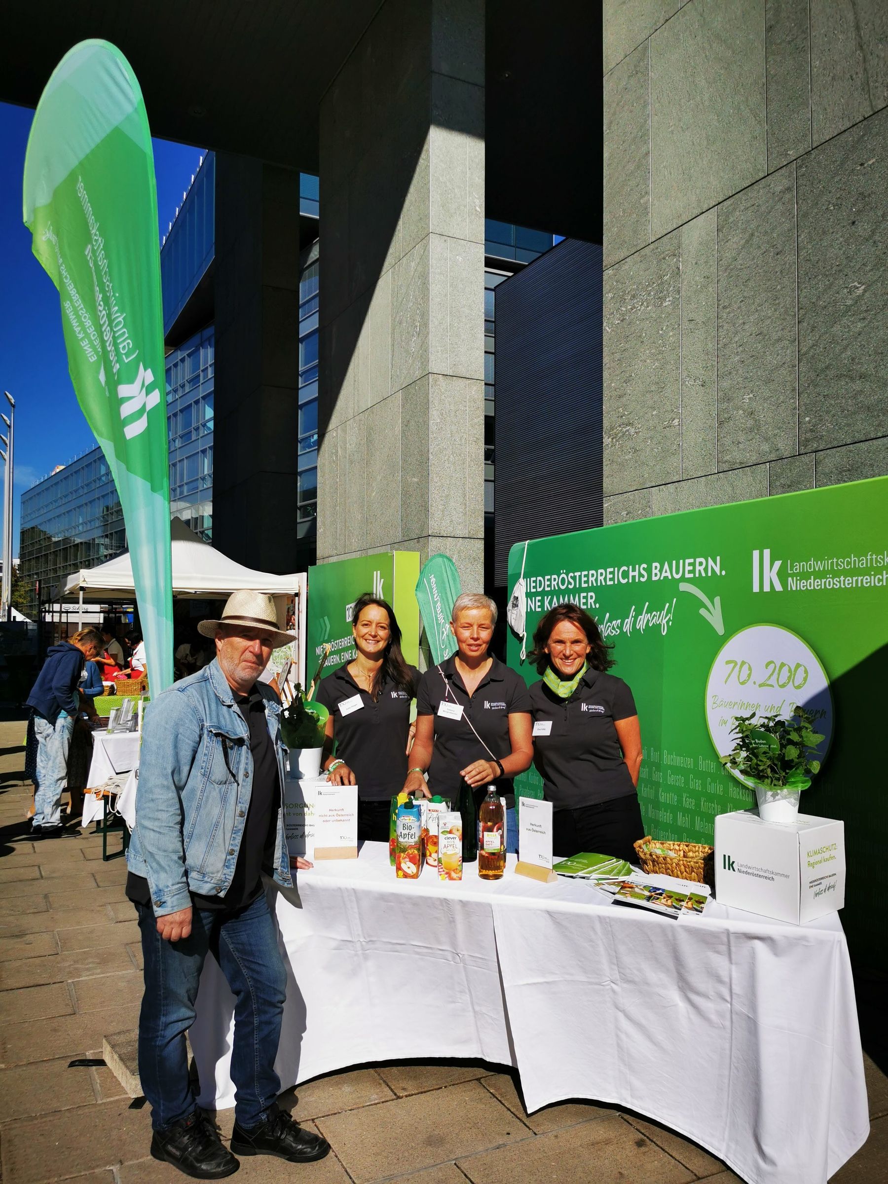 Apfelsaft pressen beim Landhausfest am Samstag, 3. September in St. Pölten. © Eva Kail/LK Niederösterreich Apfelsaft pressen beim Landhausfest am Samstag, 3. September in St. Pölten. © Eva Kail/LK Niederösterreich