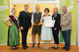 v.l.n.r.: Mostkönigin Sigrid I., LK NÖ-Präsident Johannes Schmuckenschlager, Maria Daxböck, AMA-Marketing-Managerin Karin Silberbauer, NÖ Obstbauverband-Obmann Martin Sedelmaier
 © Georg Pomassl/LK Niederösterreich