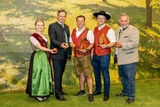 v.l.n.r.: Mostkönigin Sigrid I., LK NÖ-Präsident Johannes Schmuckenschlager, Michael Oberaigner, Bernhard Datzberger, NÖ Obstbauverband-Obmann Martin Sedelmaier
 © Georg Pomassl/LK Niederösterreich