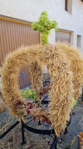 Erntekrone.jpg Erntekrone.jpg