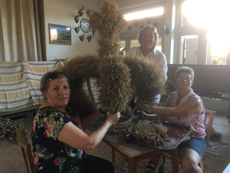 Erntekrone02.jpg Erntekrone02.jpg