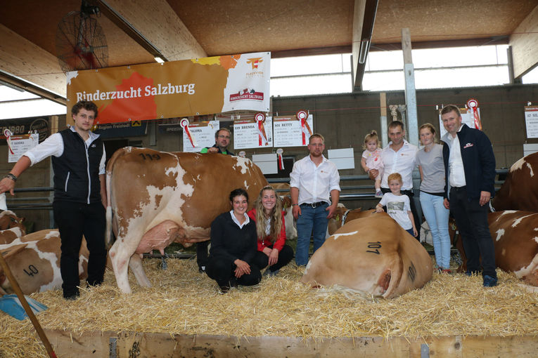 Weltweite Fleckvieh-Szene zu Gast in Österreich.jpg © Rinderzucht Salzburg Weltweite Fleckvieh-Szene zu Gast in Österreich.jpg © Rinderzucht Salzburg