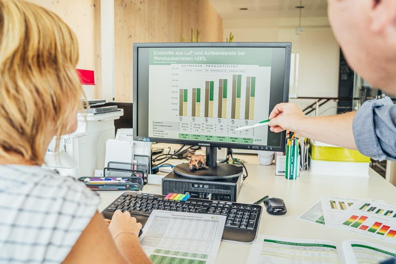 Kennzahlen helfen der Betriebsleiterfamilie die Bewertung der betrieblichen IST-Situation auf Basis von Daten und Fakten zu beurteilen. © Georg Pomaßl/LK Niederösterreich