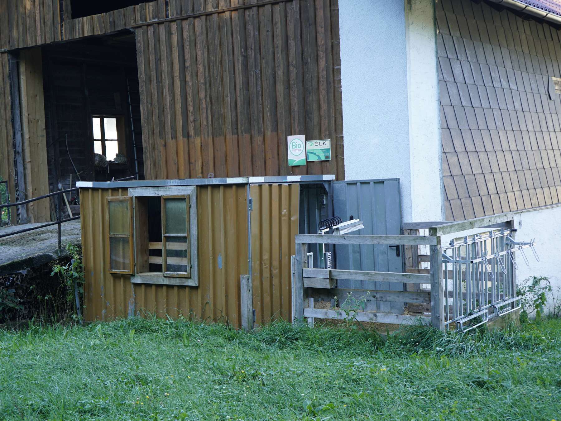 Kälbercontainer.jpg © Moser Kälbercontainer.jpg © Moser