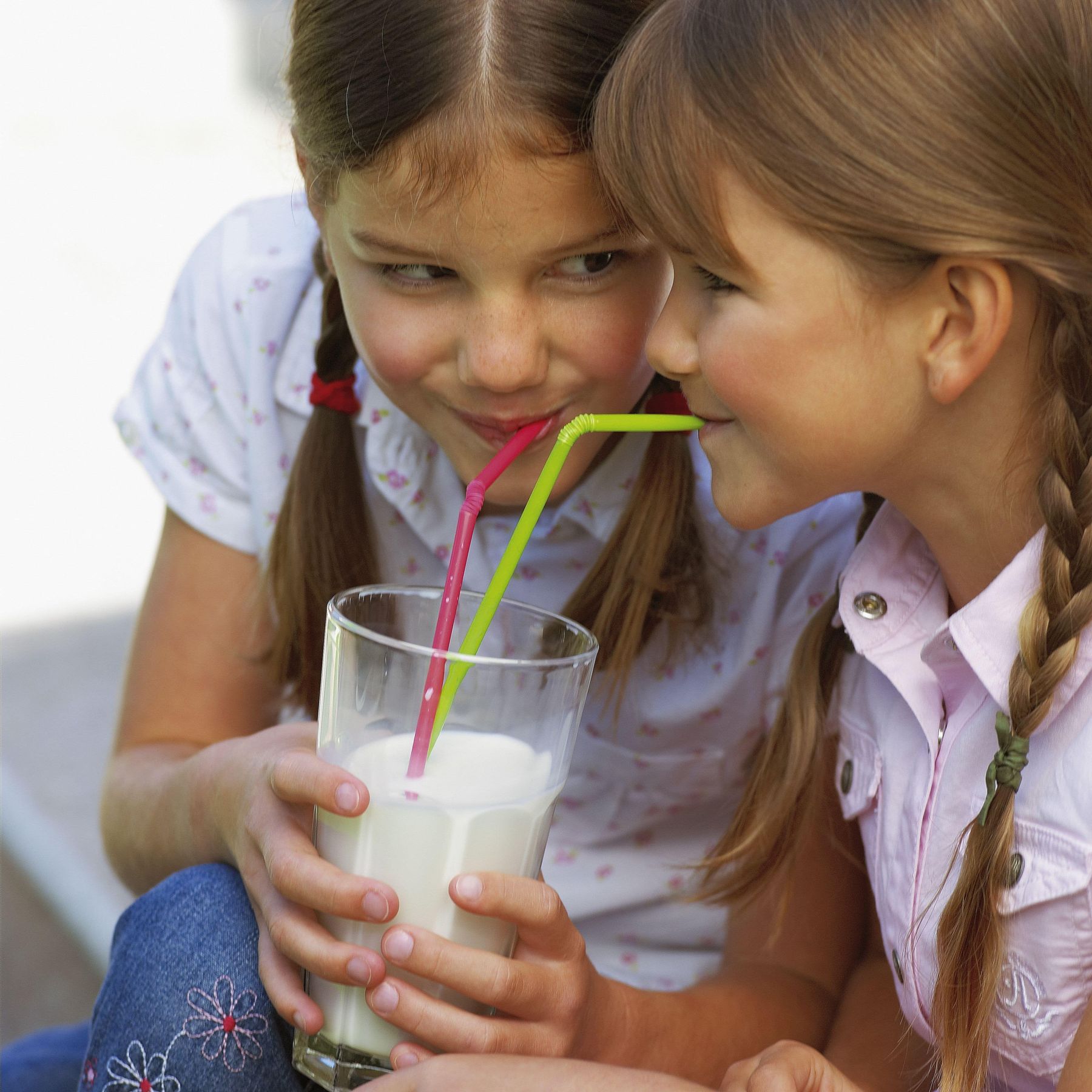 Mädchen mit Milch-min.jpg © AMA Mädchen mit Milch-min.jpg © AMA