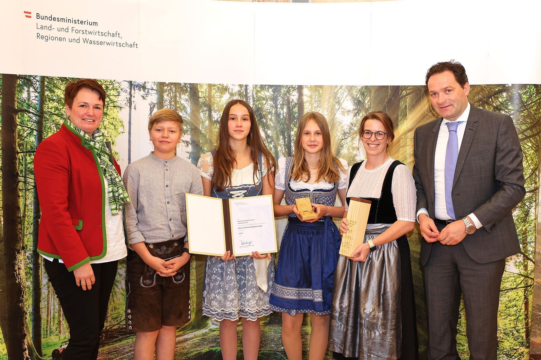 Staatspreisverleihung Wald 2022: Die Preisträger aus Niederösterreich © BML/Moritz-Scheer Staatspreisverleihung Wald 2022: Die Preisträger aus Niederösterreich © BML/Moritz-Scheer