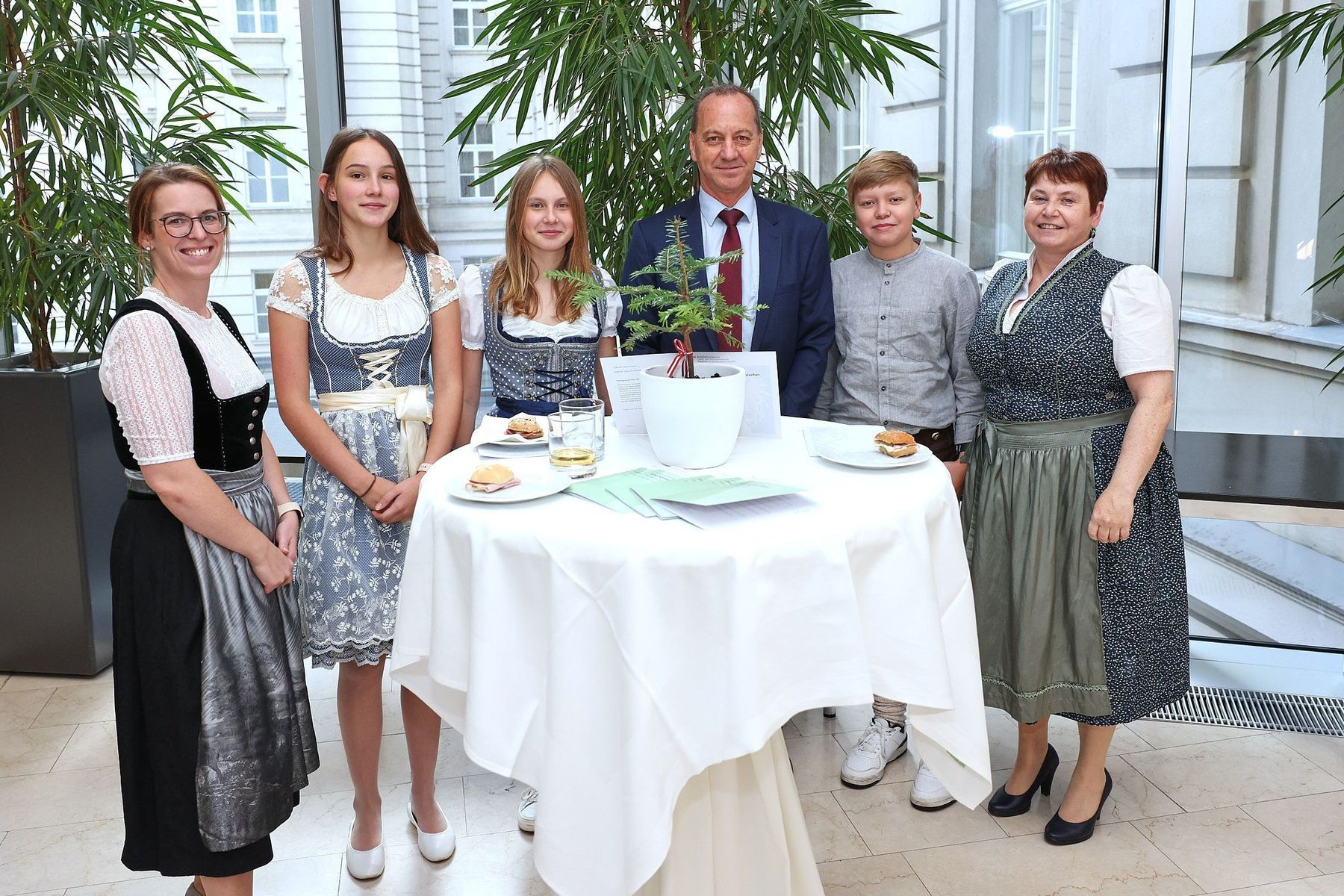 Staatspreisverleihung Wald 2022: Die Preisträger aus Niederösterreich © BML/Moritz-Scheer Staatspreisverleihung Wald 2022: Die Preisträger aus Niederösterreich © BML/Moritz-Scheer