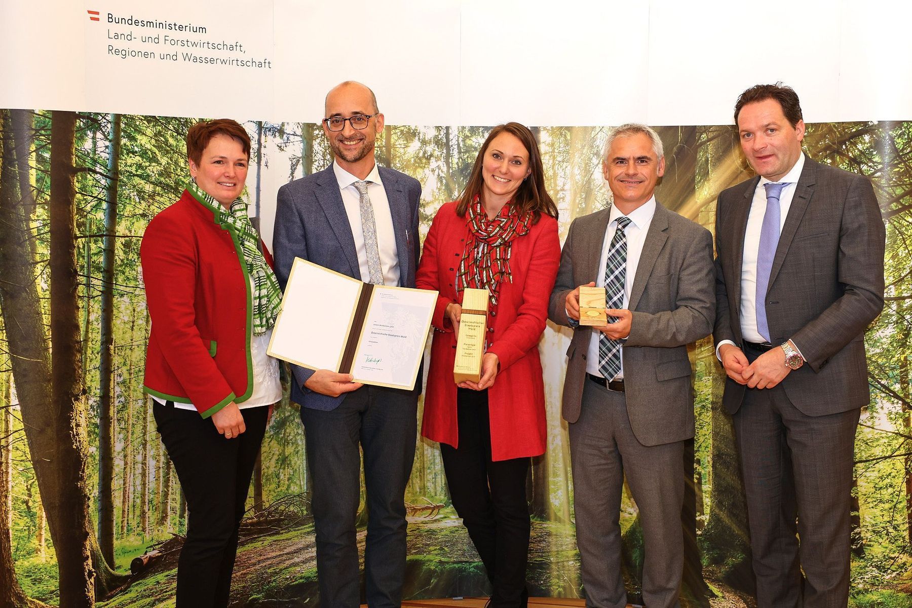 Staatspreisverleihung Wald 2022: Die Preisträger aus Niederösterreich © BML/Moritz-Scheer Staatspreisverleihung Wald 2022: Die Preisträger aus Niederösterreich © BML/Moritz-Scheer