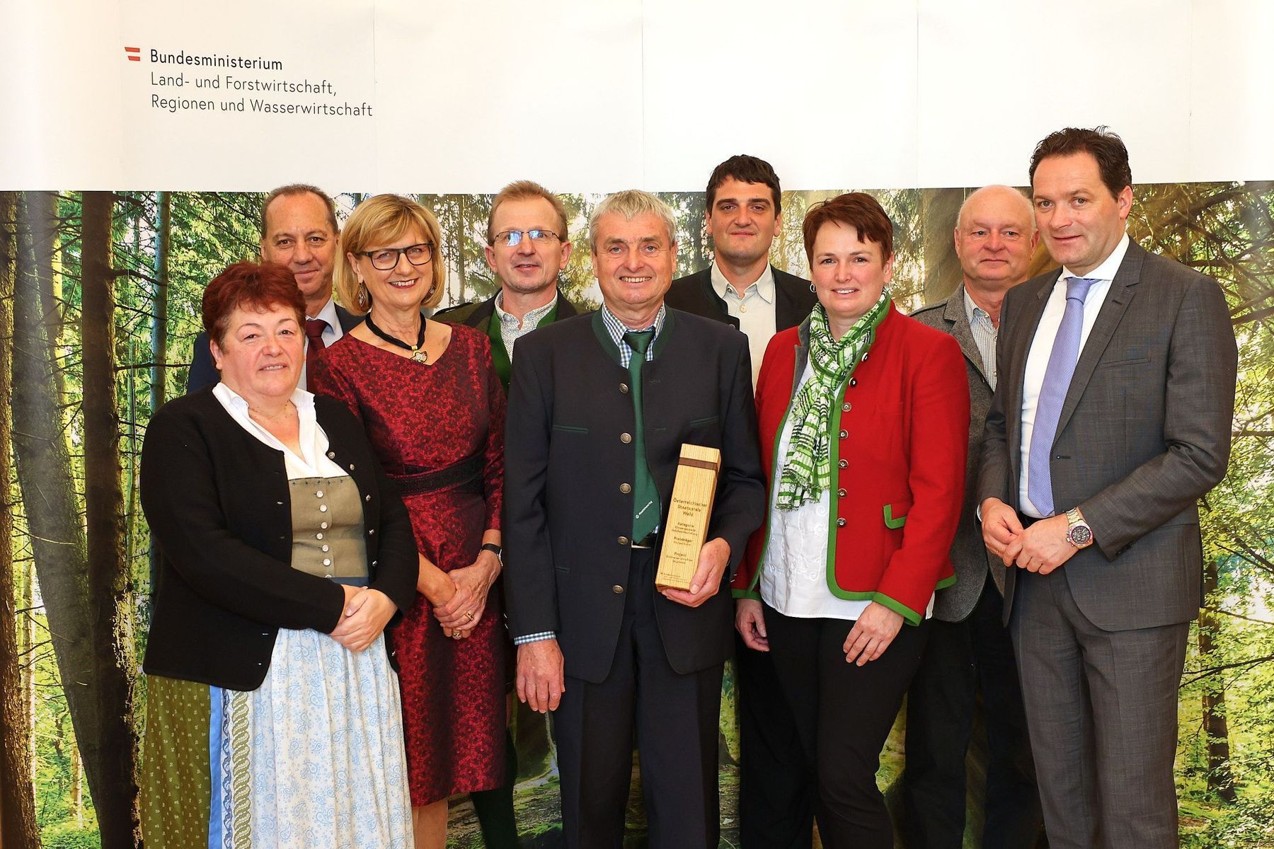 Staatspreisverleihung Wald 2022: Die Preisträger aus Niederösterreich © BML/Moritz-Scheer Staatspreisverleihung Wald 2022: Die Preisträger aus Niederösterreich © BML/Moritz-Scheer