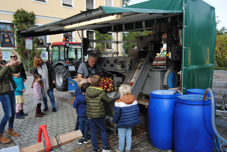 Apfelsaftpressen Euratsfeld © Gemeinde Euratsfeld Apfelsaftpressen Euratsfeld © Gemeinde Euratsfeld