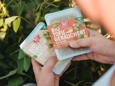 Ja! Natürlich Bio Tofu natur und geräuchert.jpg © Ja! Natürlich/Michael Reidinge Ja! Natürlich Bio Tofu natur und geräuchert.jpg © Ja! Natürlich/Michael Reidinge