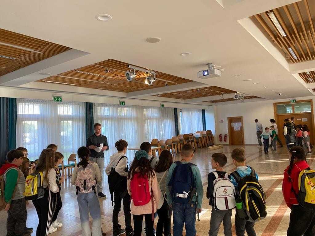 Super Stimmung und volles Interesse bei den zehn Volksschulklassen - den Kindern wurde wurde dabei das Thema Landwirtschaft näher gebracht. Wir waren mit einer Station über das Bodenwunder "Regenwurm" mit dabei. Herzliches DANKE an alle, die solche wichtigen Aktivitäten ermöglichen! © BWSB Super Stimmung und volles Interesse bei den zehn Volksschulklassen - den Kindern wurde wurde dabei das Thema Landwirtschaft näher gebracht. Wir waren mit einer Station über das Bodenwunder "Regenwurm" mit dabei. Herzliches DANKE an alle, die solche wichtigen Aktivitäten ermöglichen! © BWSB