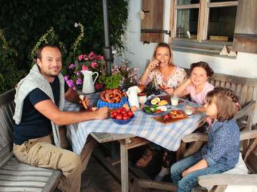 Urlaub am Bauernhof.jpg © Adobe Stock/abolutimages