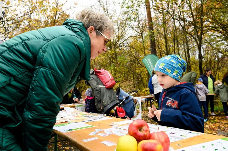 8 Stationen mit vielen Aktivitäten zum Selbstausprobieren warteten auf die Gäste © Die Bäuerinnen NÖ/Ing. Gerald Pfabigan 8 Stationen mit vielen Aktivitäten zum Selbstausprobieren warteten auf die Gäste © Die Bäuerinnen NÖ/Ing. Gerald Pfabigan