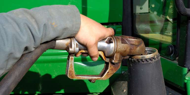 Antragsberechtigt für die Agrardieselvergütung sind Bewirtschafter von land- und forstwirtschaftlichen Betrieben mit Betriebsnummer. Antragsberechtigt für die Agrardieselvergütung sind Bewirtschafter von land- und forstwirtschaftlichen Betrieben mit Betriebsnummer.