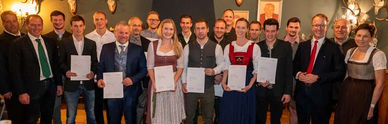 Meisterinnen und Meister als Botschafter einer zukunftsorientierten Land- und Forstwirtschaft in Österreich © ARGE Meister/Pfabigan Meisterinnen und Meister als Botschafter einer zukunftsorientierten Land- und Forstwirtschaft in Österreich © ARGE Meister/Pfabigan