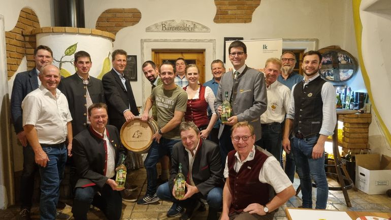 Obmannwechsel im Obstbauverband Mostviertel. Michael Oberaigner ist neuer Obmann. © Obstbauverband