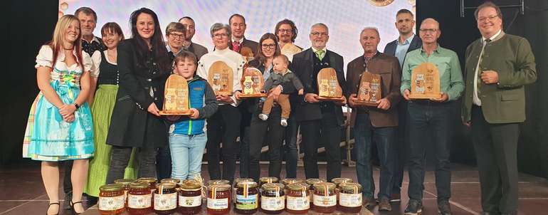 Kärntner Honigprämierung 2022 Die Sieger von Kärntens beste Honige!.jpg © Landesverband für Bienenzucht in Kärnten Kärntner Honigprämierung 2022 Die Sieger von Kärntens beste Honige!.jpg © Landesverband für Bienenzucht in Kärnten