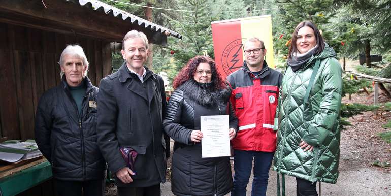 Regionaler Christbaum bringt Freude und Entspannung in die vier Wände.jpg Regionaler Christbaum bringt Freude und Entspannung in die vier Wände.jpg