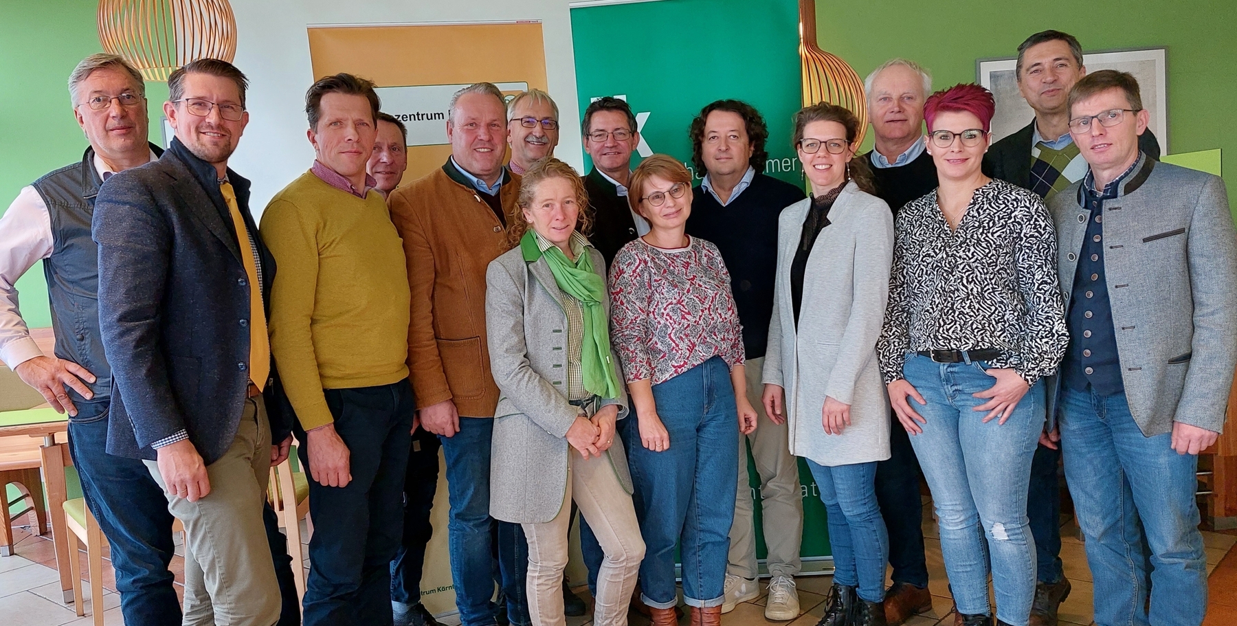 Die Mitglieder des Bioausschusses unter der Leitung von KR Thomas Rinner zeigten sich vom Biokonzept der Firma Mochoritsch beeindruckt. © Rebernig Bernhard Die Mitglieder des Bioausschusses unter der Leitung von KR Thomas Rinner zeigten sich vom Biokonzept der Firma Mochoritsch beeindruckt. © Rebernig Bernhard