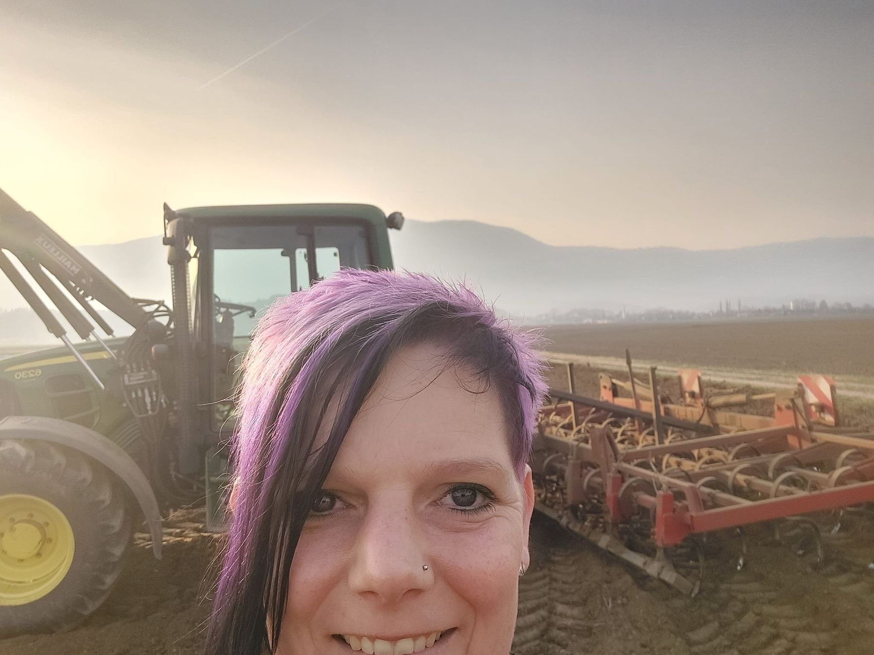 Katrin Huber bei einer ihrer landwirtschaftlichen Tätigkeiten.jpg © Fradler Katrin Huber bei einer ihrer landwirtschaftlichen Tätigkeiten.jpg © Fradler