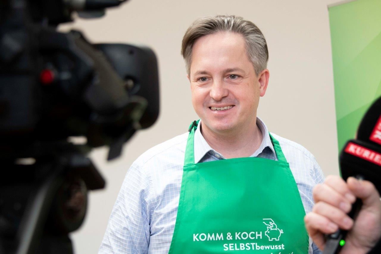 Initiative  Selbstbewusst kochen  zeigt, wie man mit selbst kochen Geld sparen kann. © Eva Lechner/LK Niederösterreich Initiative  Selbstbewusst kochen  zeigt, wie man mit selbst kochen Geld sparen kann. © Eva Lechner/LK Niederösterreich