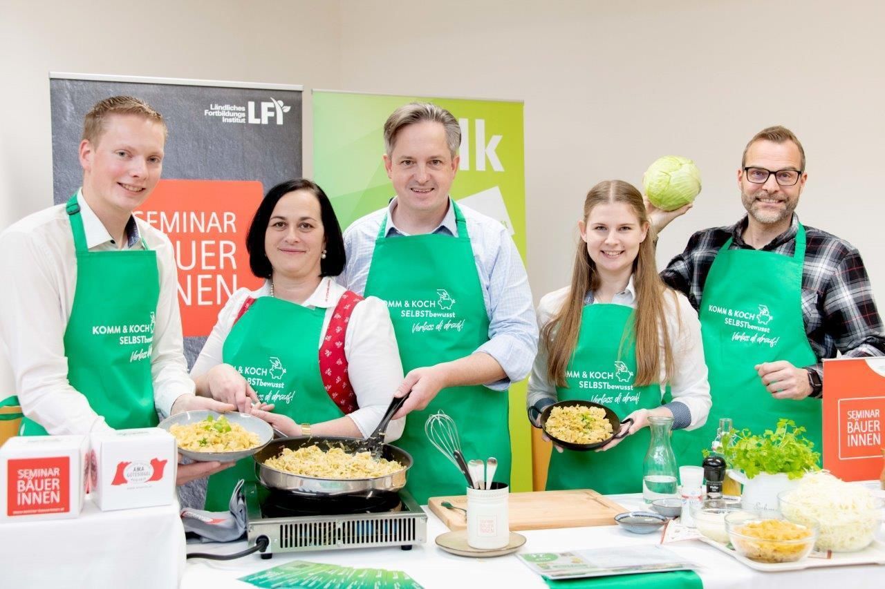 Initiative  Selbstbewusst kochen  zeigt, wie man mit selbst kochen Geld sparen kann. © Eva Lechner/LK Niederösterreich Initiative  Selbstbewusst kochen  zeigt, wie man mit selbst kochen Geld sparen kann. © Eva Lechner/LK Niederösterreich