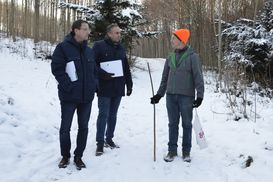 Betriebsreportage 03 04 Betrieb Ramer Bild 5 mit Dienststellenleiter und Obmann .jpg Betriebsreportage 03 04 Betrieb Ramer Bild 5 mit Dienststellenleiter und Obmann .jpg
