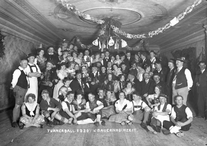 Bauernhochzeit.jpg © Archiv Bauernhochzeit.jpg © Archiv