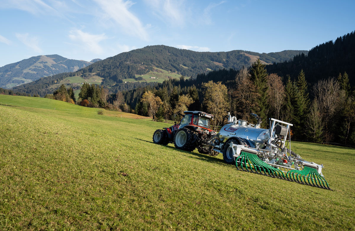 Bodennahe_Gu╠êlleausbringung_c_Lindner-(1).jpg © Lindner Bodennahe_Gu╠êlleausbringung_c_Lindner-(1).jpg © Lindner