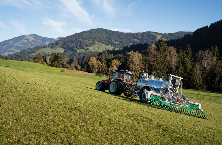 Bodennahe_Gu╠êlleausbringung_c_Lindner-(1).jpg © Lindner Bodennahe_Gu╠êlleausbringung_c_Lindner-(1).jpg © Lindner