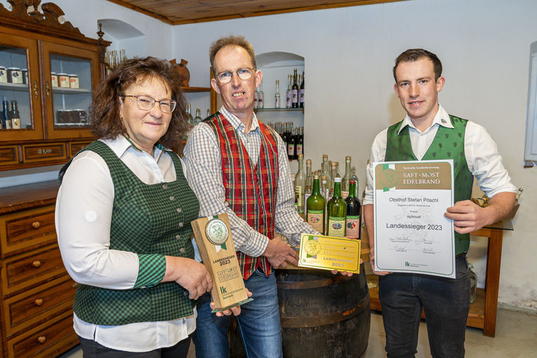 Landessieger: Gertrude und Stefan mit Thomas (Sohn) Pöschl © LK Steiermark/Foto Fischer