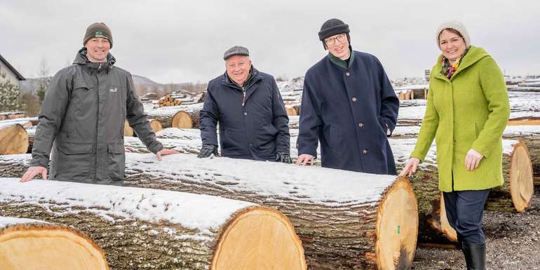 Foto 1 Laubholzversteigerung 2023.jpg Foto 1 Laubholzversteigerung 2023.jpg