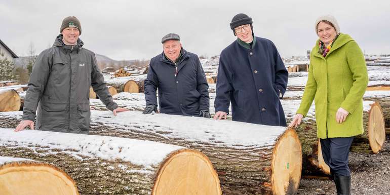 Foto 1 Laubholzversteigerung 2023.jpg