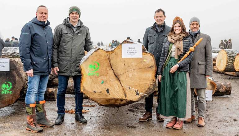 Foto 2 Laubholzversteigerung 2023.jpg Foto 2 Laubholzversteigerung 2023.jpg