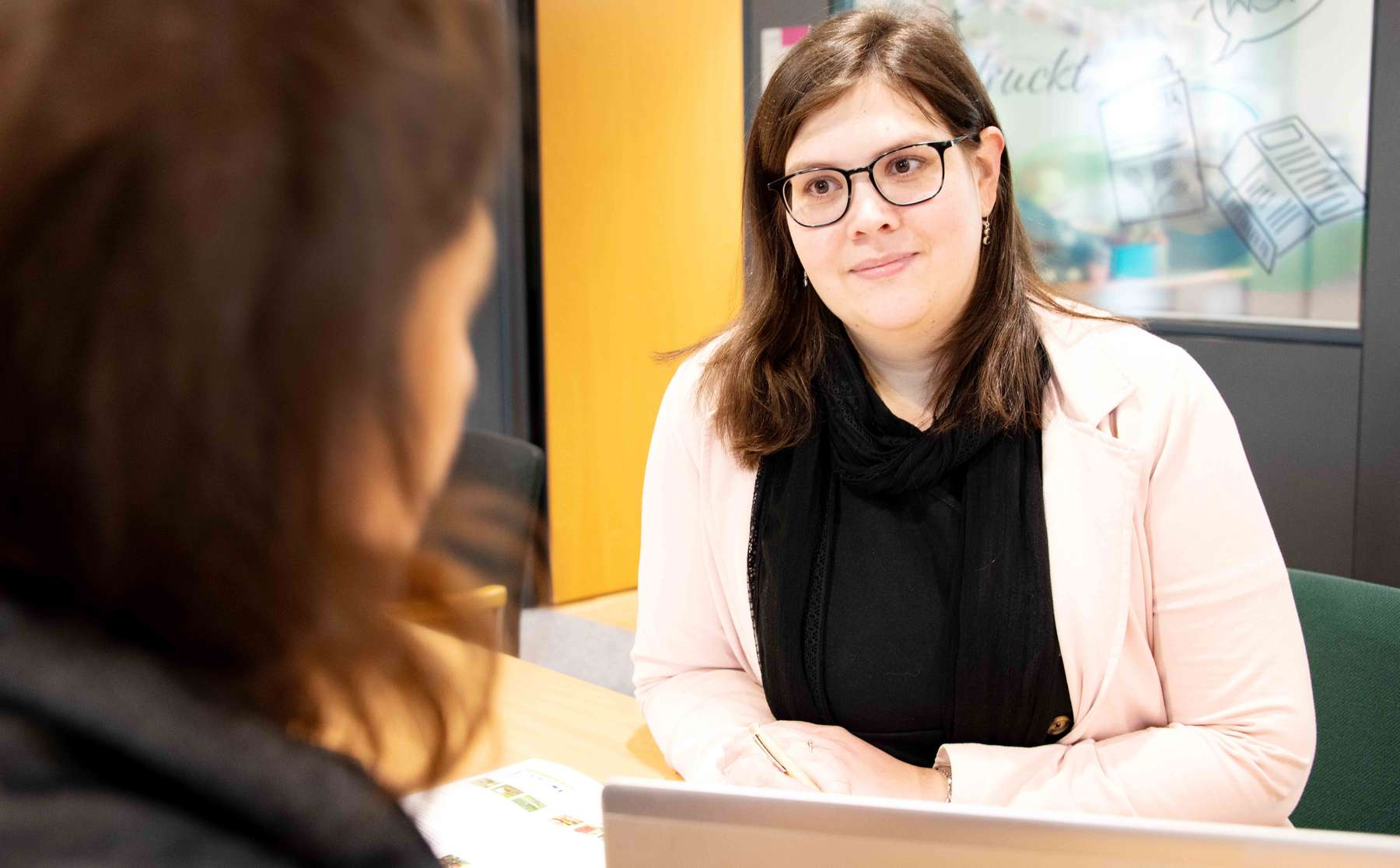 Beratung für den Pflanzenschutz-Sachkundeausweis. © Eva Lechner/LK Niederösterreich Beratung für den Pflanzenschutz-Sachkundeausweis. © Eva Lechner/LK Niederösterreich