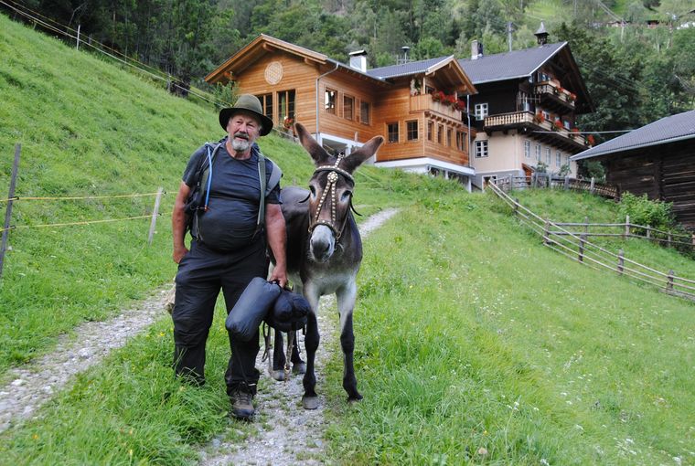 Auszeitbesucher mit Esel(c)Pucher.jpg © Pucher Auszeitbesucher mit Esel(c)Pucher.jpg © Pucher