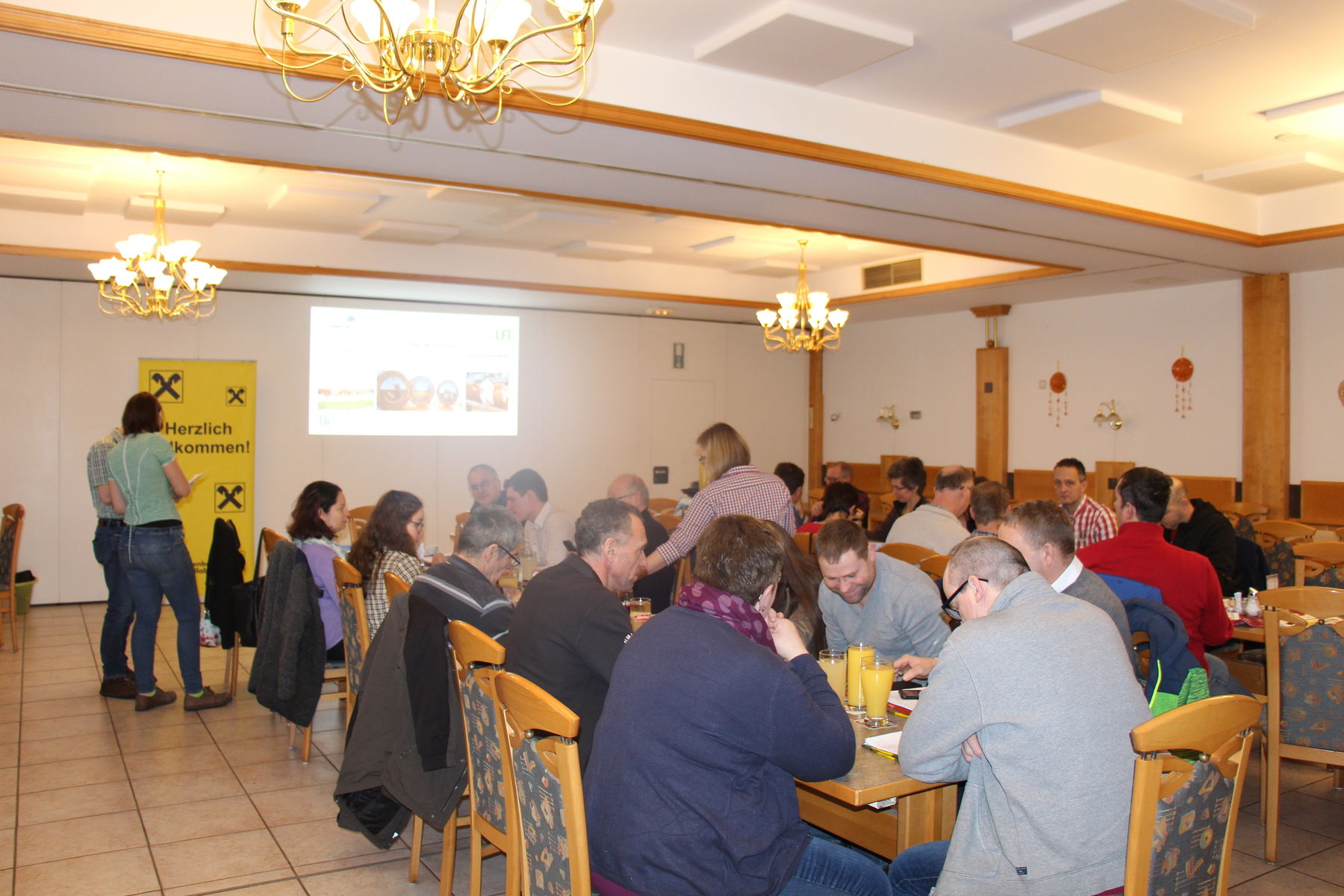 Züchterversammlung_Dunkelsteinerwald_IMG_3326_(c)Langeder.jpg © BBK Melk/Langeder Züchterversammlung_Dunkelsteinerwald_IMG_3326_(c)Langeder.jpg © BBK Melk/Langeder