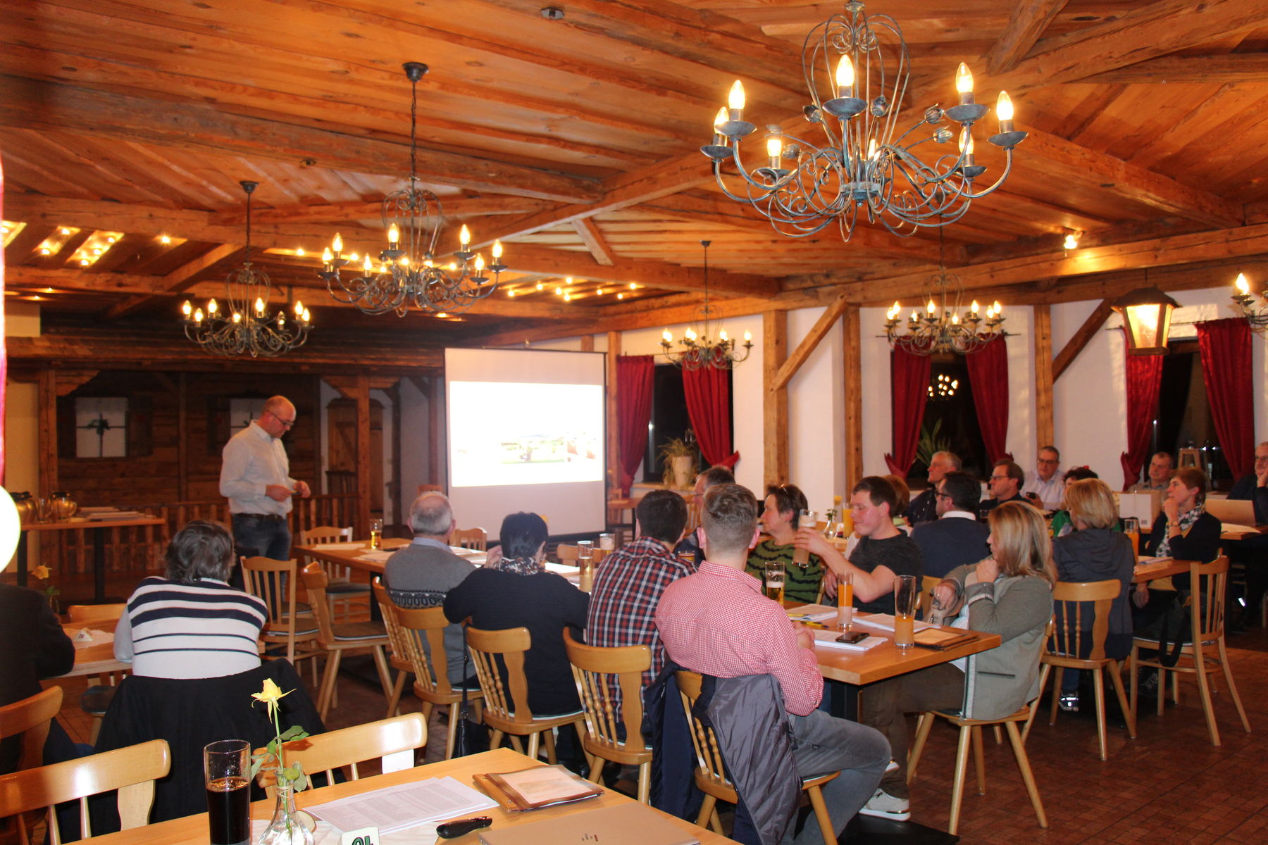 Züchterversammlung_Melk-Nord_IMG_3183_(c)Langeder.jpg © BBK Melk/Langeder Züchterversammlung_Melk-Nord_IMG_3183_(c)Langeder.jpg © BBK Melk/Langeder