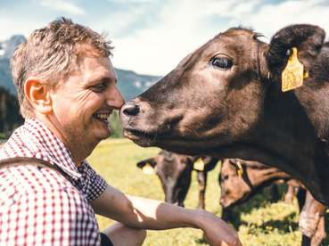 Hofer mit Wagyu-Rind 600x900(c)Werner Hofer.jpg