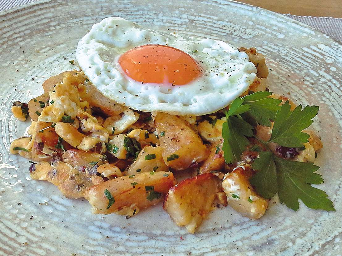 Geröstete Erdäpfel mit Ei.jpg © Haider Geröstete Erdäpfel mit Ei.jpg © Haider