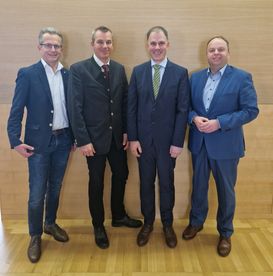 Kammerdirektor Mag. Karl Dietachmair, Präsident DI Ernst Karpfinger, Obmann DI Martin Bäck und Agrana Vorstand DI Dr. Norbert Harringer.jpg Kammerdirektor Mag. Karl Dietachmair, Präsident DI Ernst Karpfinger, Obmann DI Martin Bäck und Agrana Vorstand DI Dr. Norbert Harringer.jpg