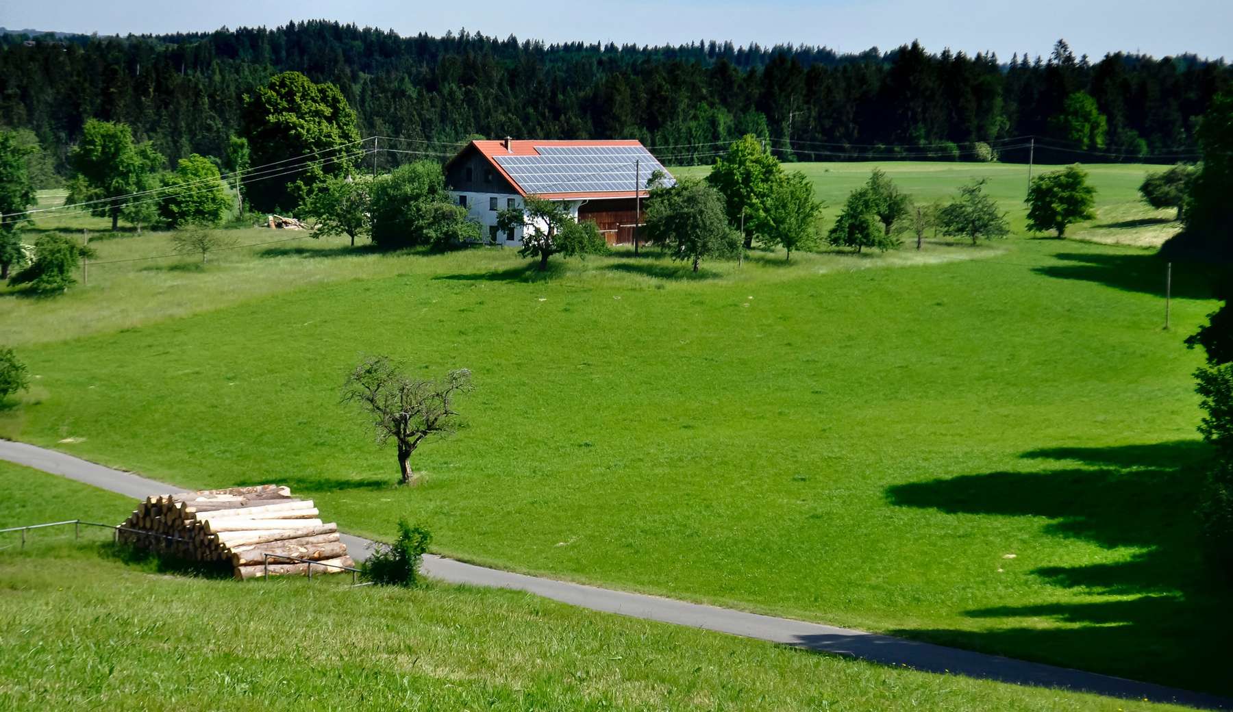 Landschaft mit Bauernhof © Harry Dona auf Unsplash Landschaft mit Bauernhof © Harry Dona auf Unsplash