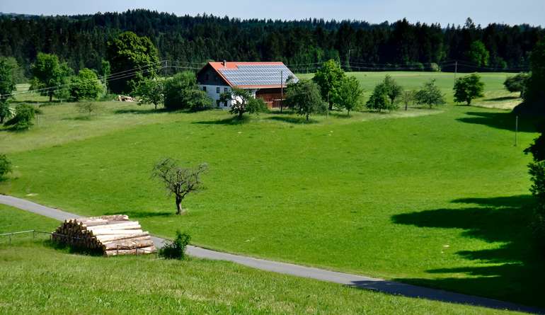 Landschaft mit Bauernhof © Harry Dona auf Unsplash Landschaft mit Bauernhof © Harry Dona auf Unsplash
